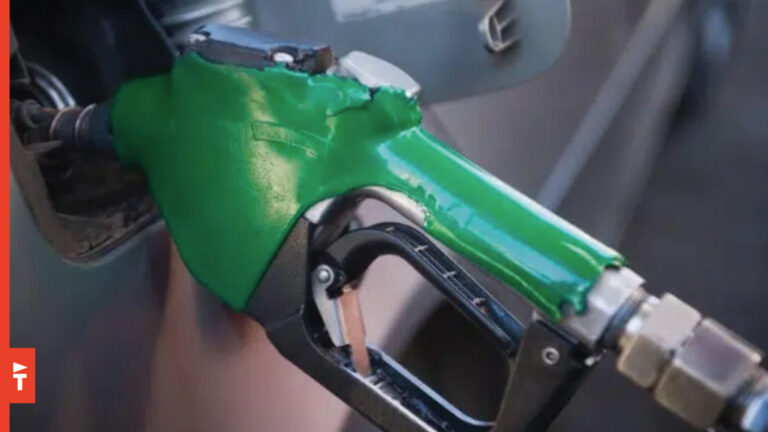 Green gas pump hung up at terminal